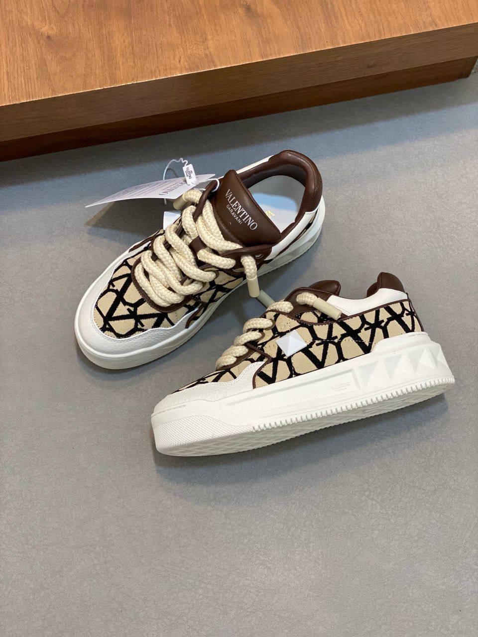 Val3nt1no shoes